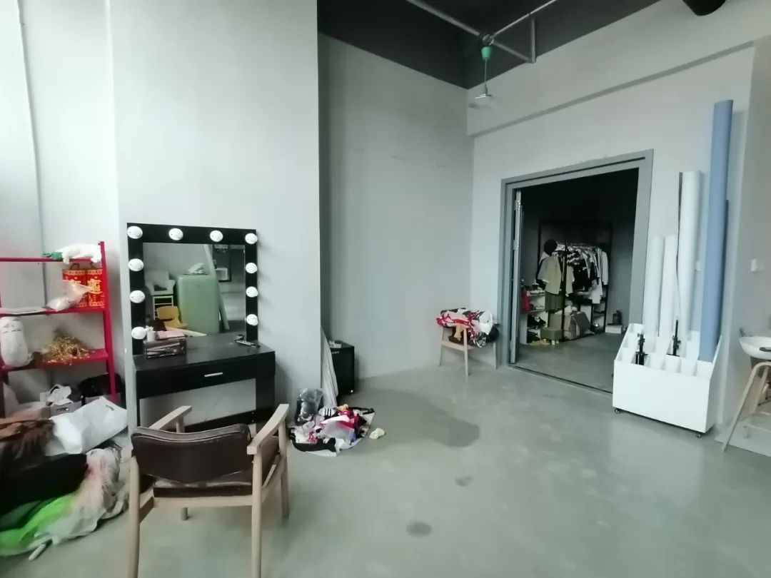 DƬ